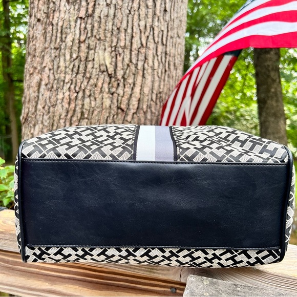 Tommy Hilfiger Monogrammed Tote, fully lined, inside zip and slips, 12x10x4 - Picture 15 of 16